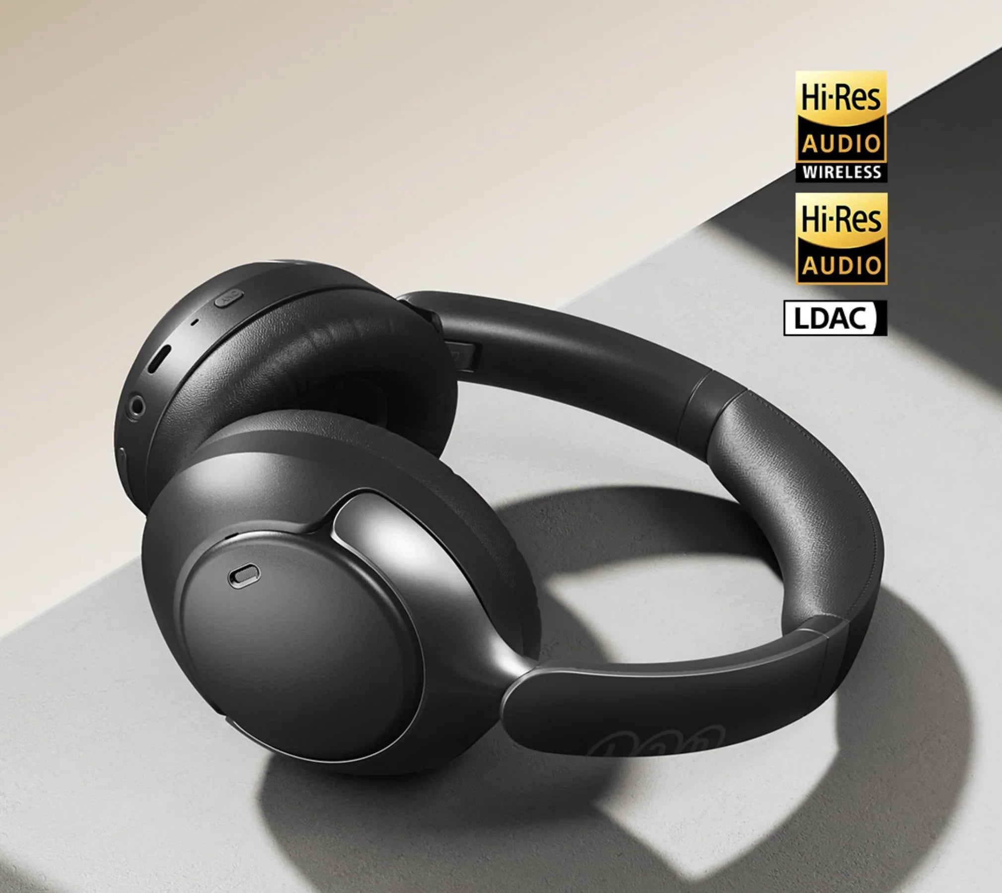 Casque circum-auriculaire noir avec audio Hi-Res et LDAC.