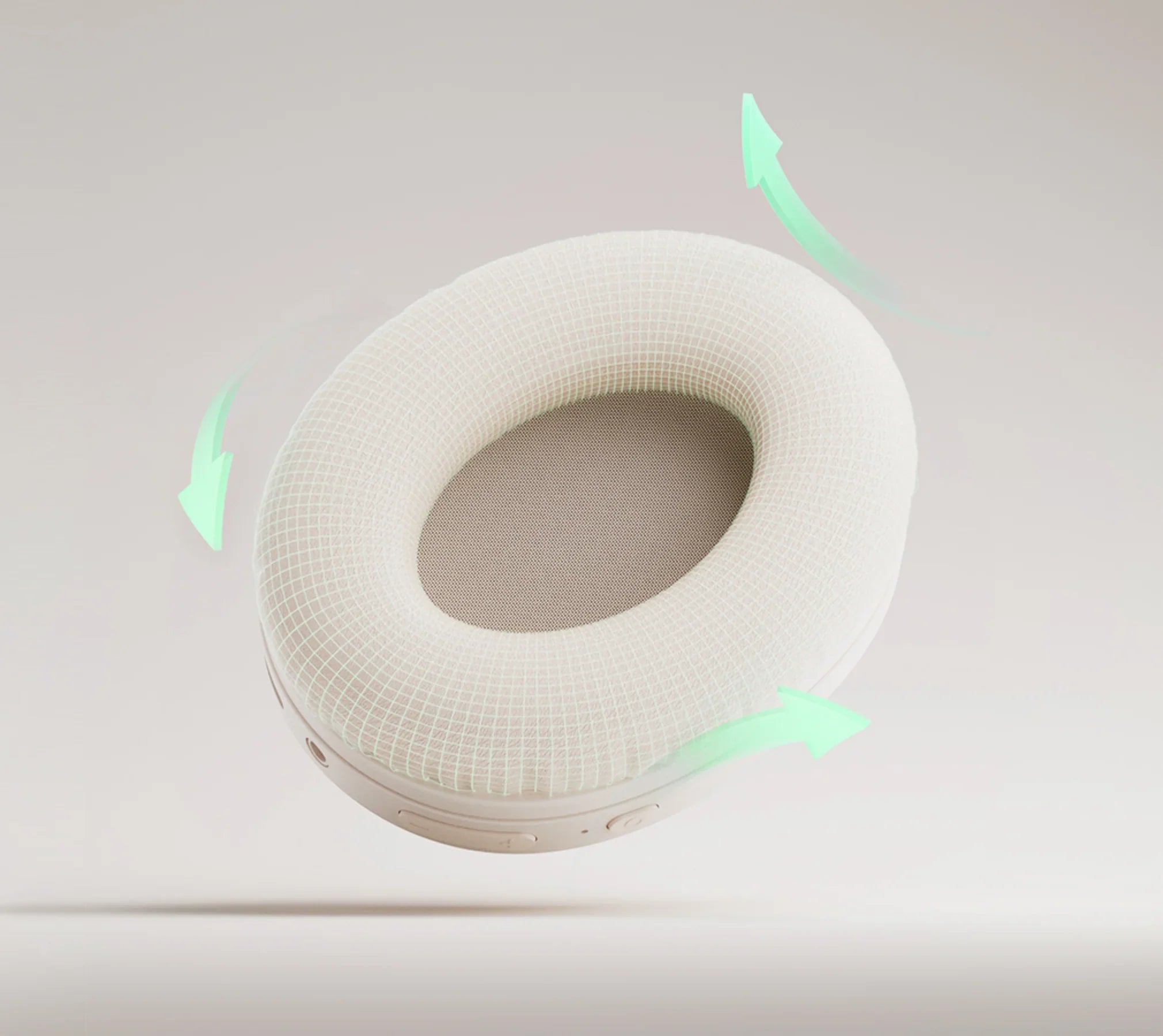 Casque blanc rotatif avec mesh respirant et flèches vertes indiquant une rotation à 360°.
