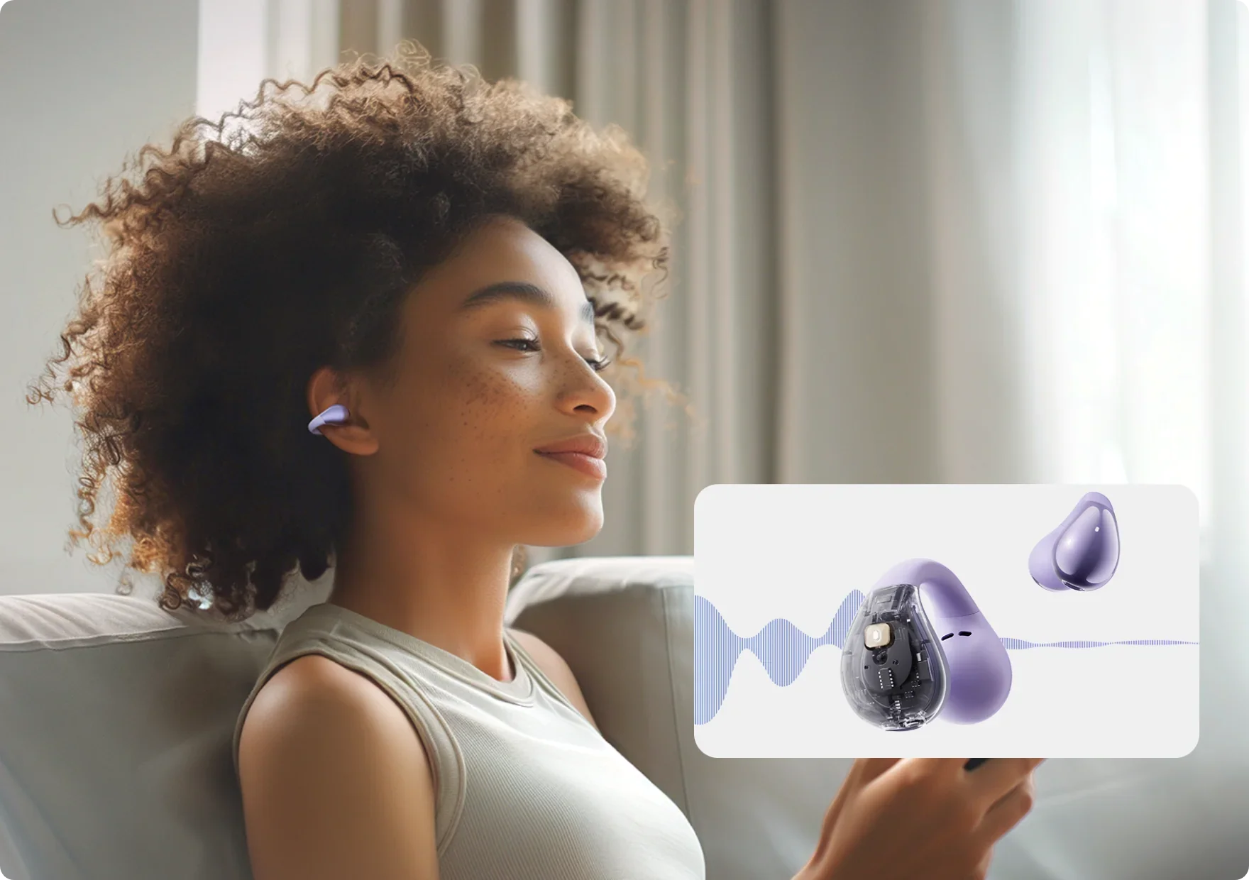 Femme écoutant de la musique avec des écouteurs intra-auriculaires violets.