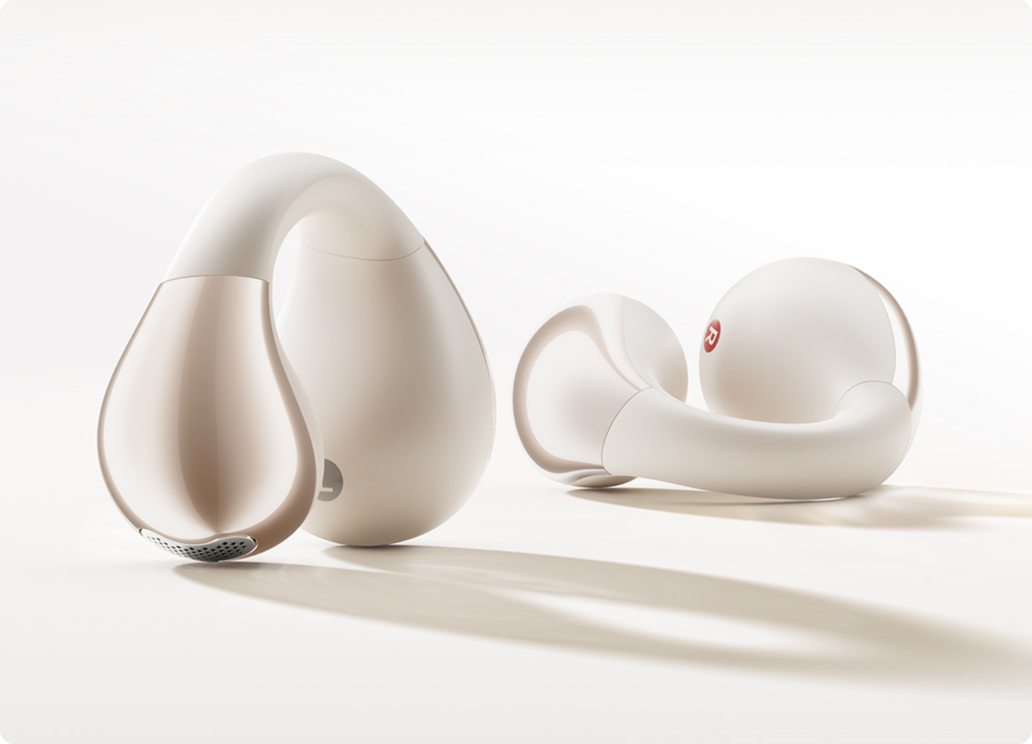 Écouteurs intra-auriculaires sans fil blancs avec design ergonomique et étui de chargement.