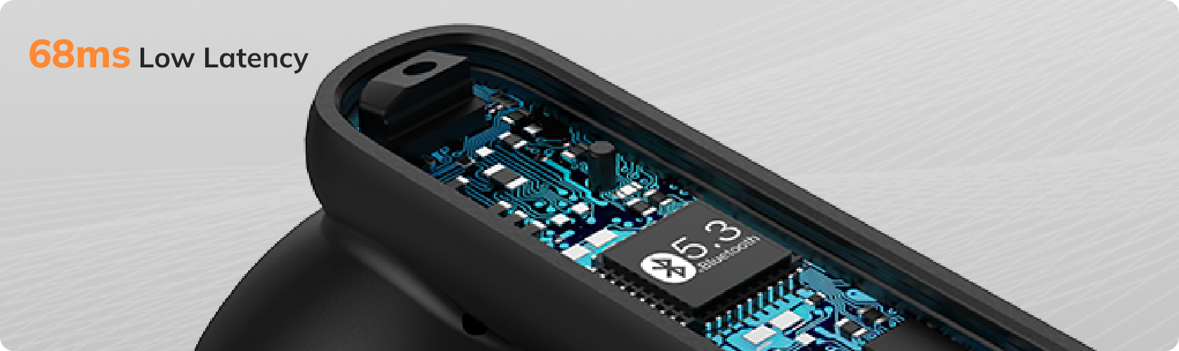 Circuit interne d'une souris de jeu avec une latence basse de 68 ms et une puce Bluetooth 5.3.