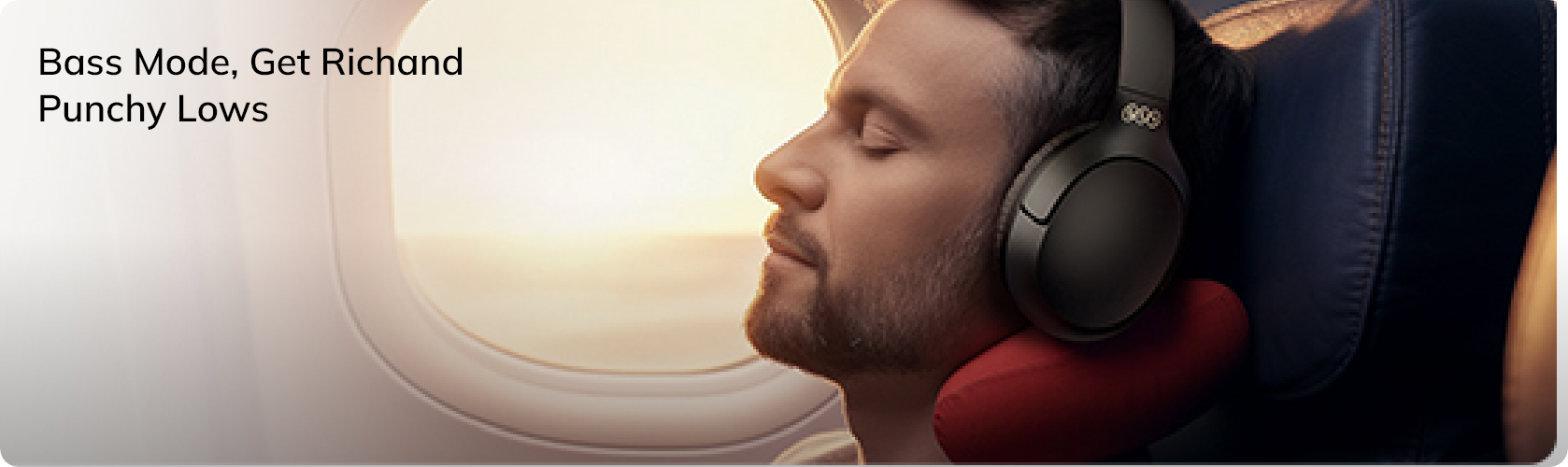 Homme avec des écouteurs dans un avion, mode basse pour une qualité sonore riche en basses