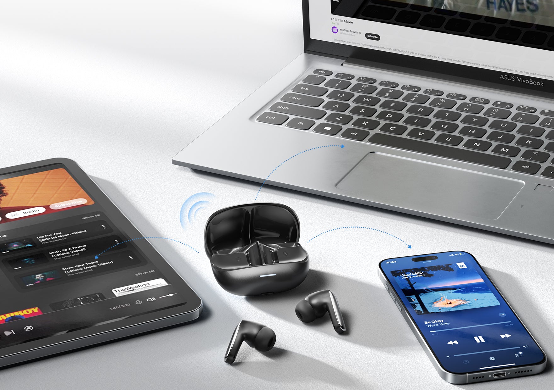 Écouteurs sans fil avec boîtier de chargement connectés à un smartphone, une tablette et un ordinateur portable pour le streaming musical.