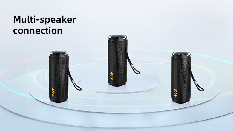 Trois enceintes Bluetooth portables noires avec connexion multi-enceintes pour un son stéréo.