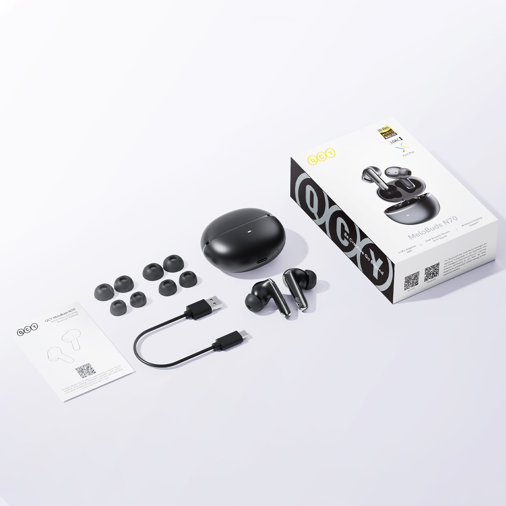 Écouteurs True Wireless QCY MeloBuds N70 avec boîtier de chargement, embouts de rechange et câble USB-C.